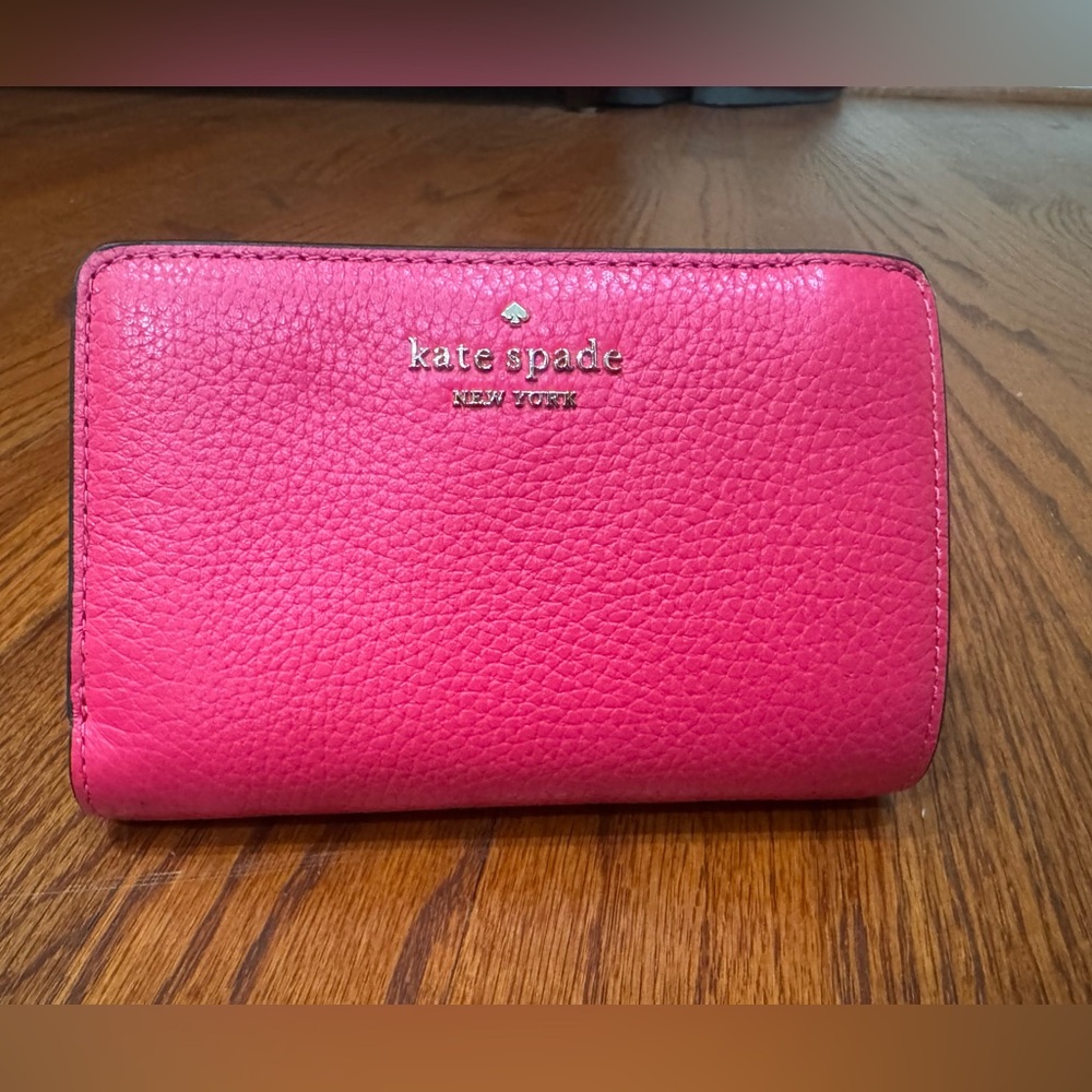 NWT Kate Spade Pebble Leather Bifold Medium Wallet in vibrant Fuscia